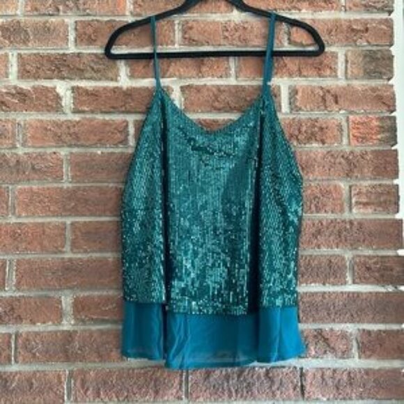 ✨ CELLABIE Holiday Green Sequin Tank Top ✨ - Picture 2 of 2